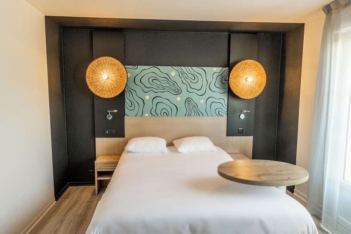 Standard Room, Multiple Beds (1 double bed & 2 sofa beds) | Premium bedding, desk, soundproofing, iron/ironing board