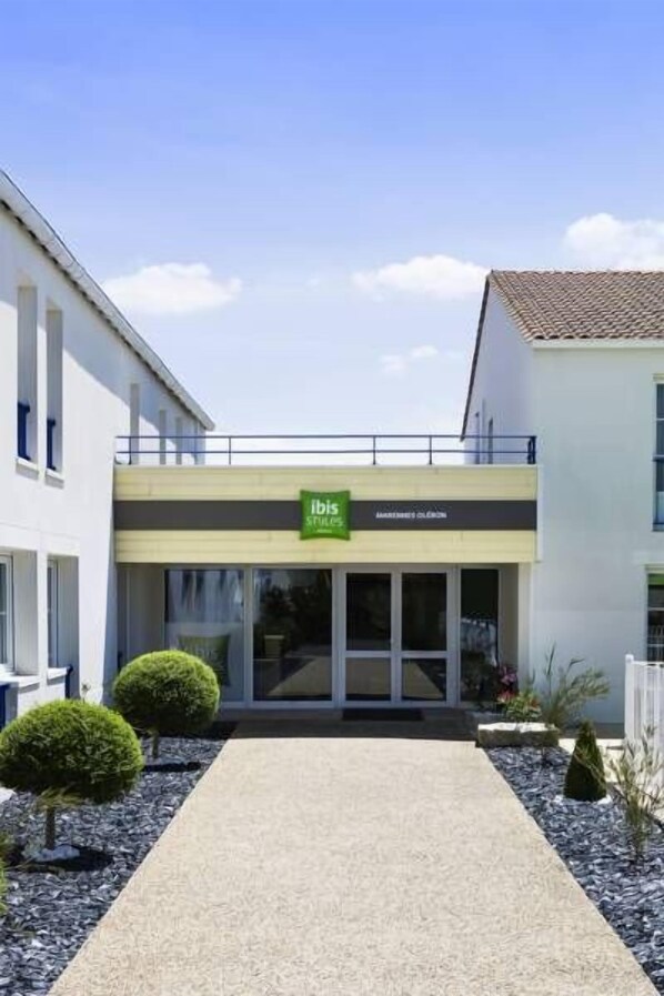 Front of property - Hôtel ibis Styles Marennes Oleron (Marennes-Hiers-Brouage)