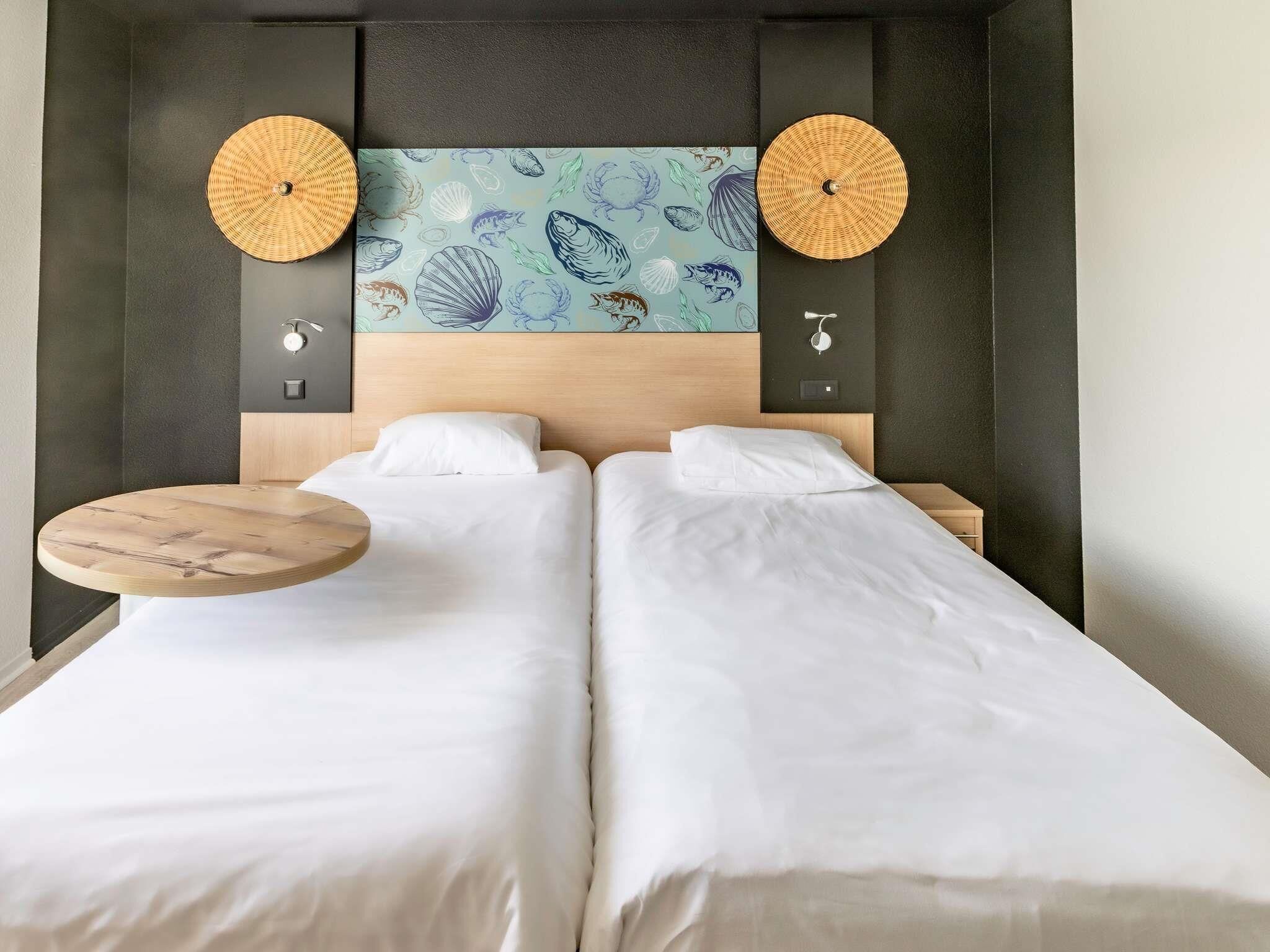 Standard Room, 2 Twin Beds | Premium bedding, desk, soundproofing, iron/ironing board