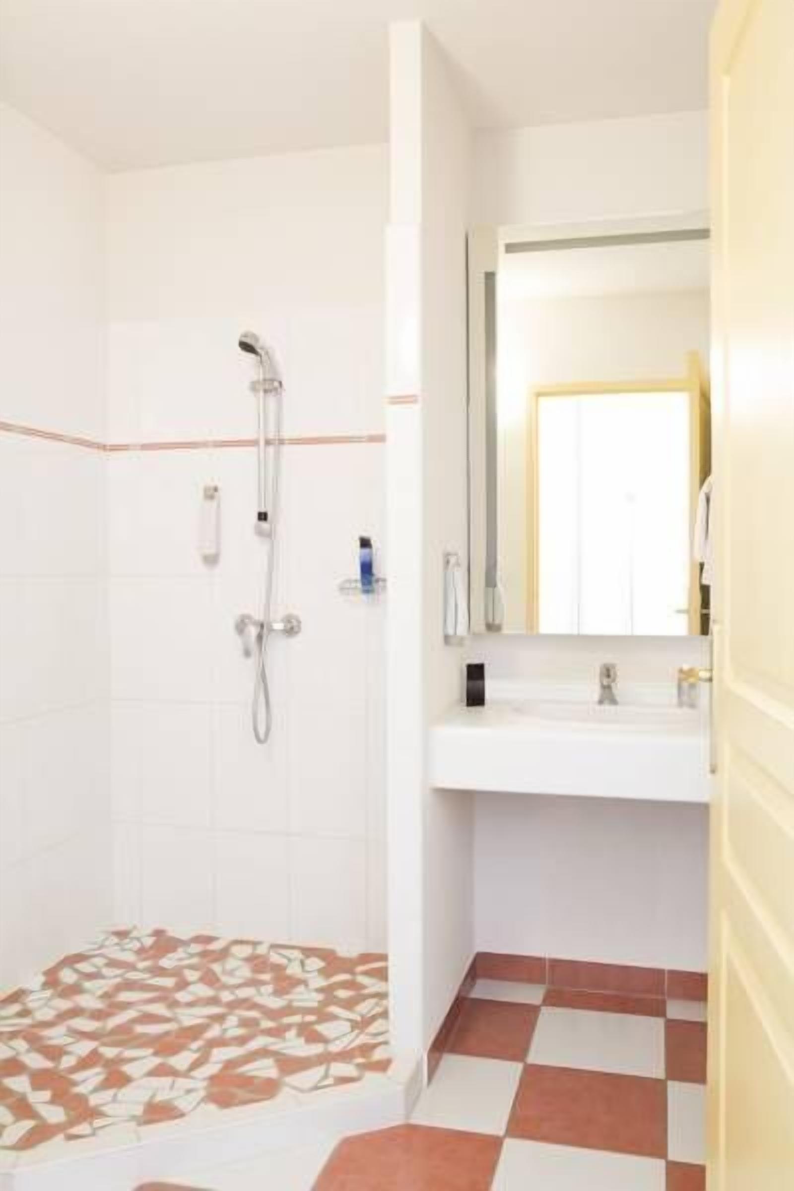 standard room, 1 double bed | bathroom | eco-friendly toiletries, hair dryer, towels