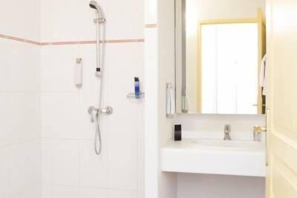 standard room, 1 double bed | bathroom | eco-friendly toiletries, hair dryer, towels