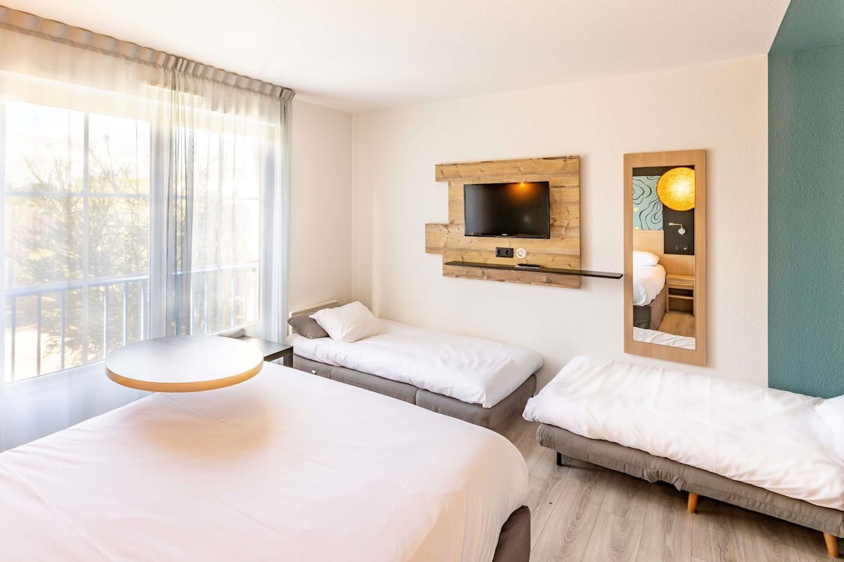 Premium bedding, desk, soundproofing, iron/ironing board