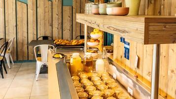 Free daily buffet breakfast
