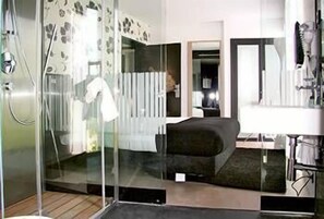 In-room safe, desk, soundproofing, free WiFi