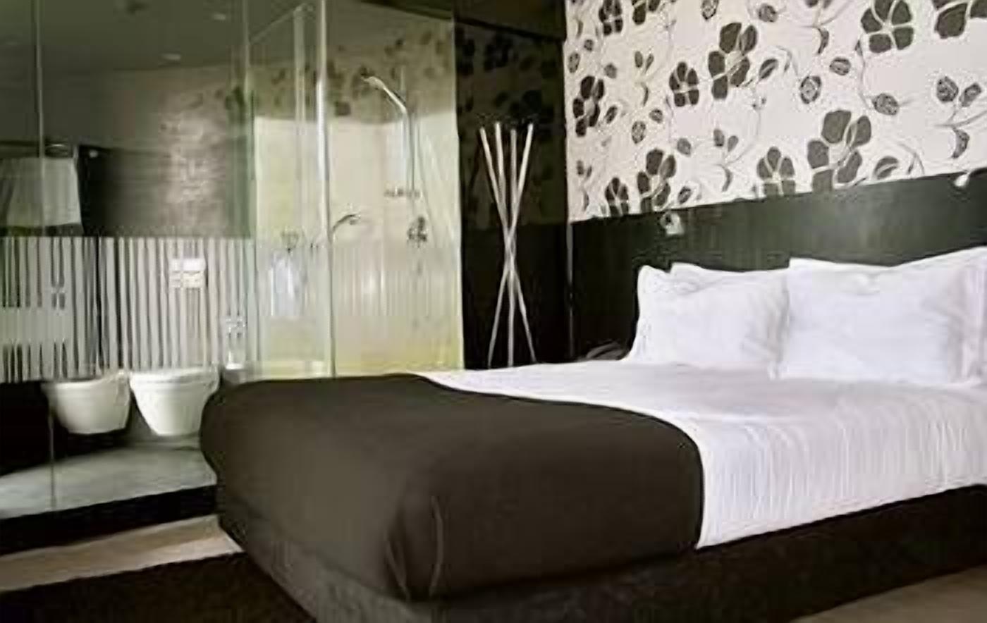 in-room safe, desk, soundproofing, free wifi