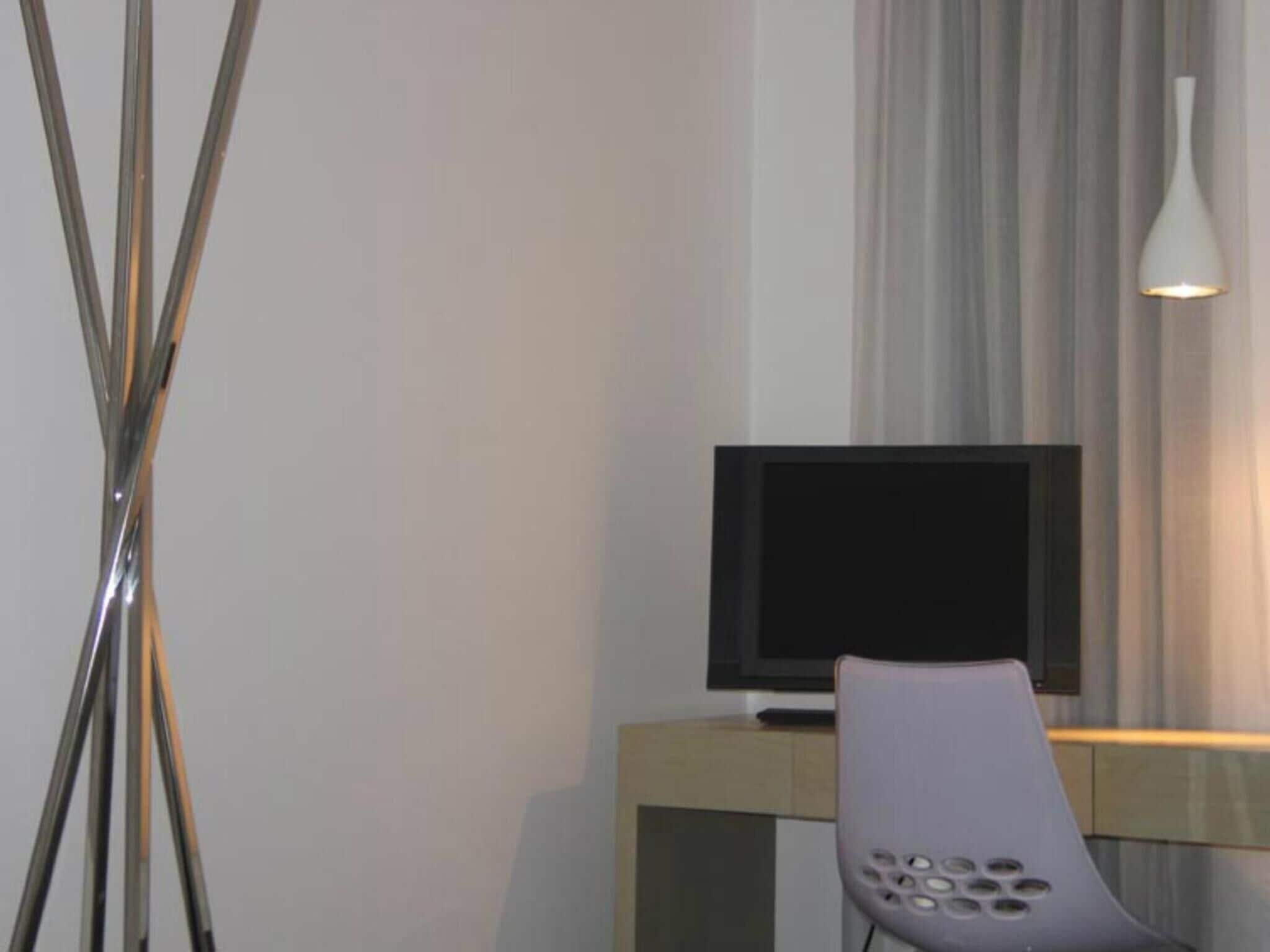 in-room safe, desk, soundproofing, free wifi