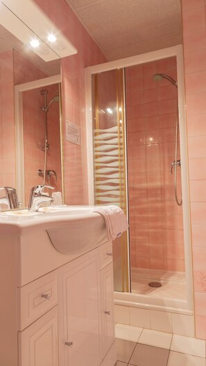 Hair dryer, towels - Les Bains de Mer (Benodet)
