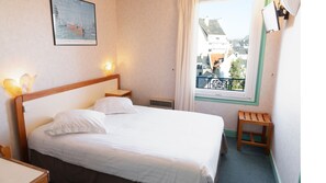 Desk, cots/infant beds, free WiFi, bed sheets - Les Bains de Mer (Benodet)