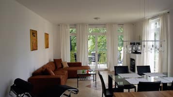 Suite | Ruang keluarga | TV