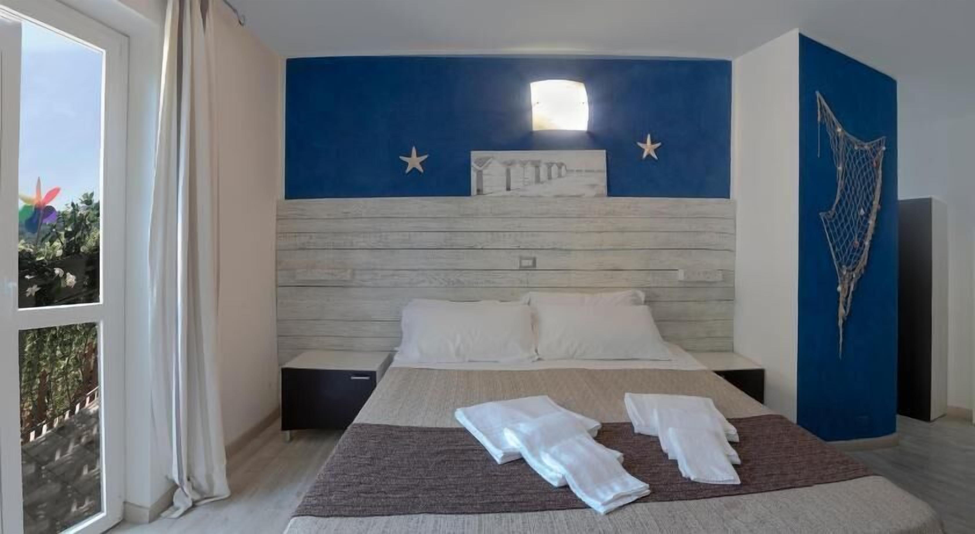 Caja de seguridad en la habitación y decoración personalizada 