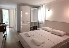 Ropa de cama de alta calidad y minibar 