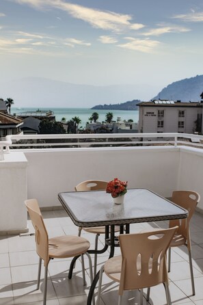 Premium bedding, minibar, in-room safe, desk - Navy Hotel (Marmaris)