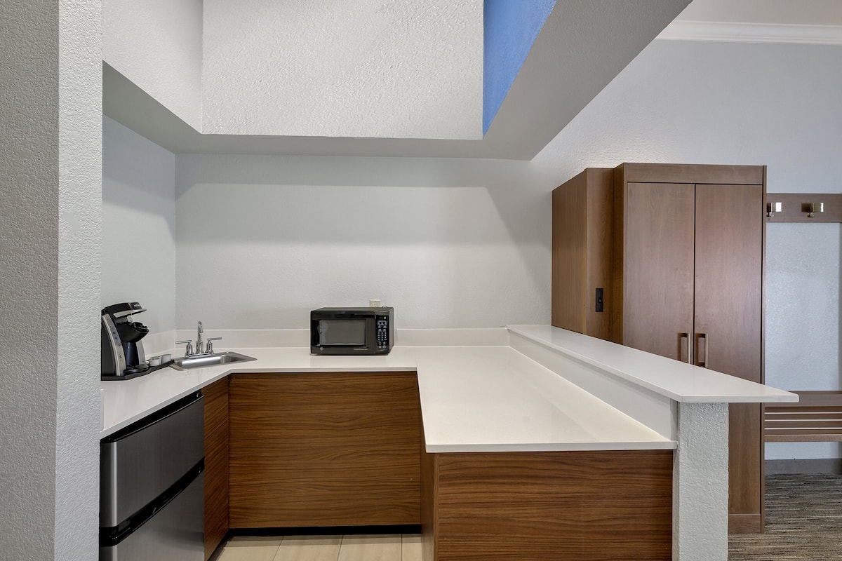 suite, 1 king bed (additional kitchen area) | 1 bedroom, blackout curtains, iron/ironing board, free wifi