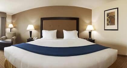 Holiday Inn Express Hotel & Suites Madison-Verona by IHG