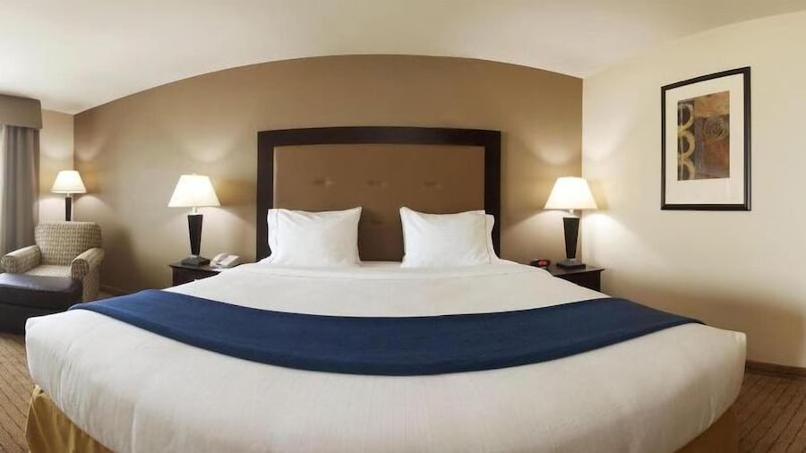 Holiday Inn Express Hotel & Suites Madison-Verona by IHG