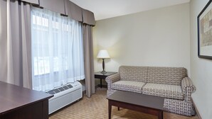 Suite, 2 grands lits, accessible aux personnes à mobilité réduite (Communication, Accessible Tub)