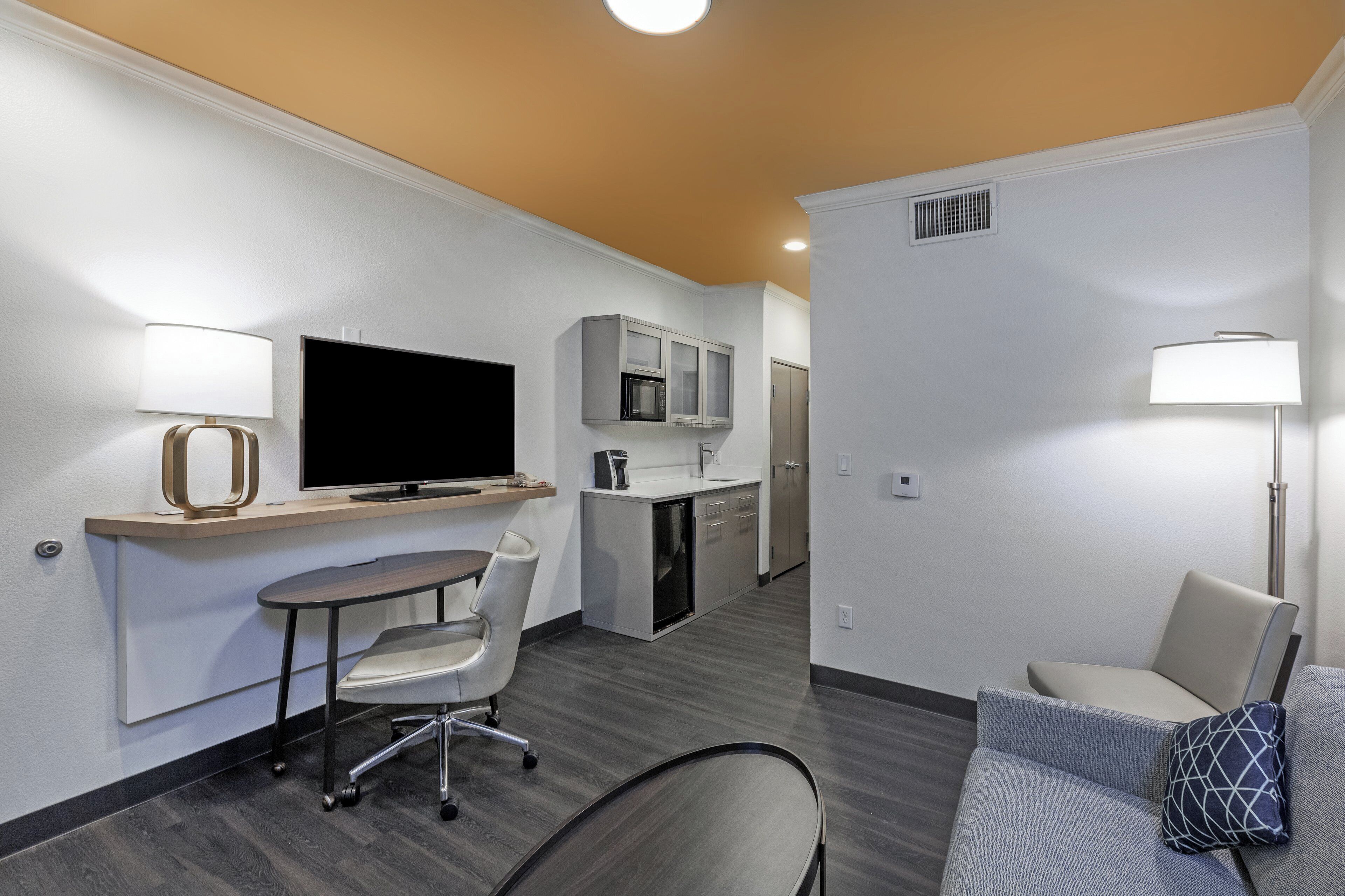 Suite, 1 King Bed | Desk, laptop workspace, iron/ironing board, cribs (free)