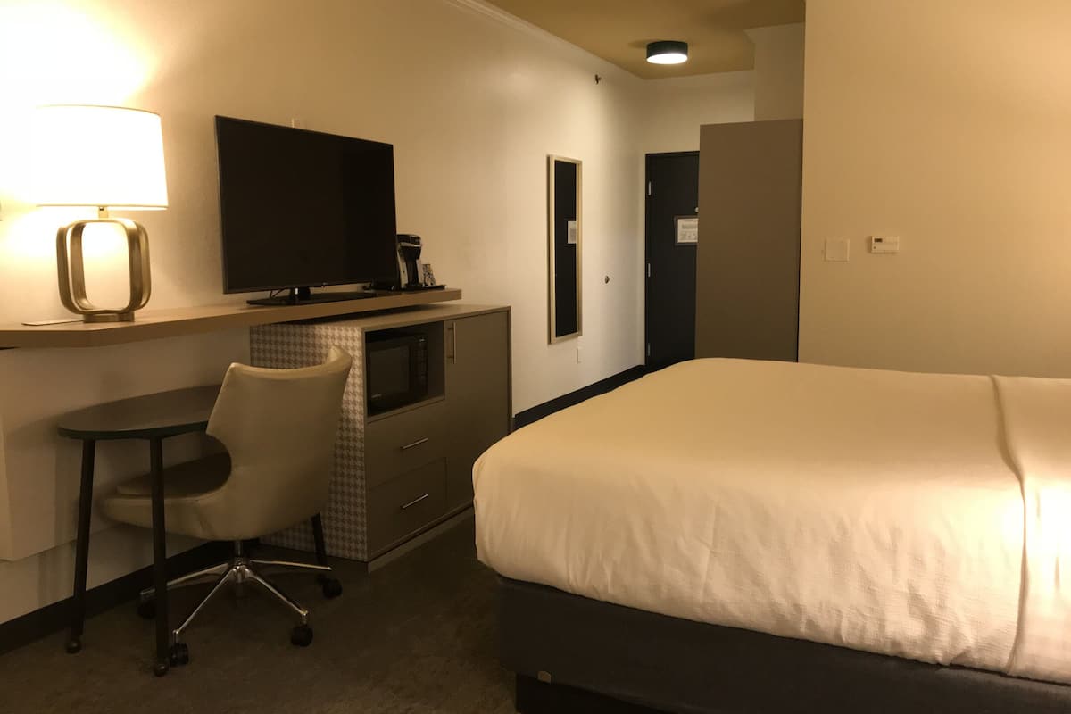 Bàn, khu vực làm việc phù hợp cho laptop, bàn ủi/dụng cụ ủi quần áo