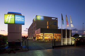 Front of property - Holiday Inn Express Malaga Airport by IHG (Málaga)