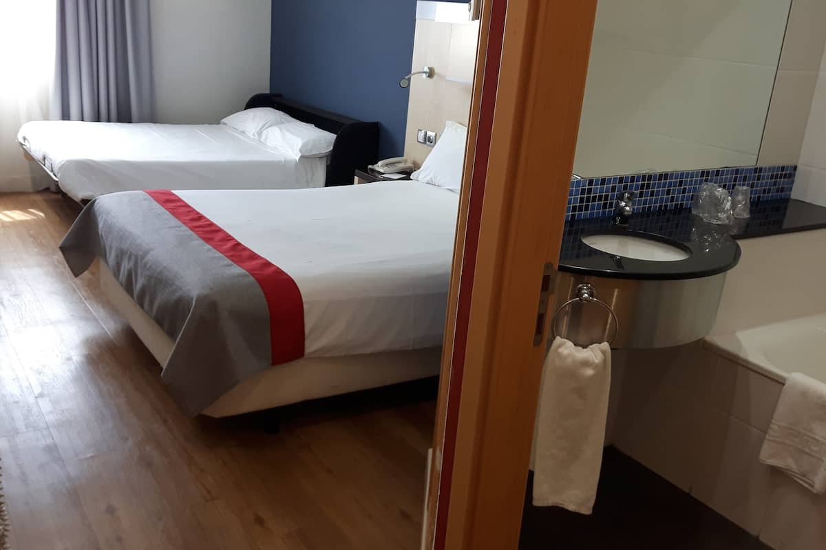 Standard Room, 1 Double Bed with Sofa bed (Free Breakfast) | Desk, blackout drapes, soundproofing, iron/ironing board