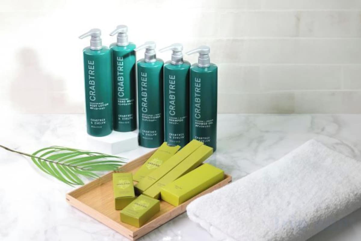 Combined shower/tub, free toiletries, hair dryer, slippers