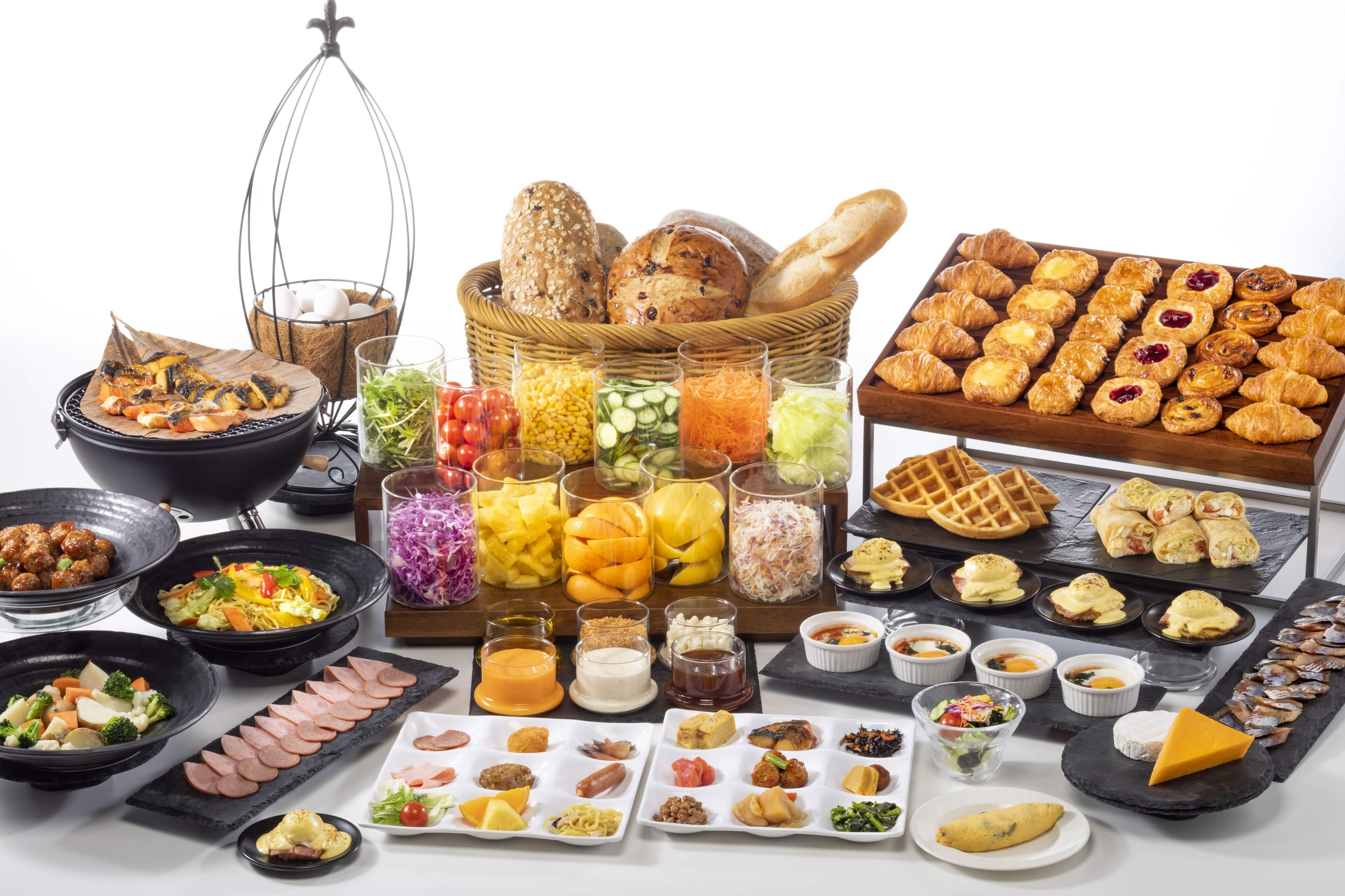 Daily buffet breakfast (JPY 5000 per person)