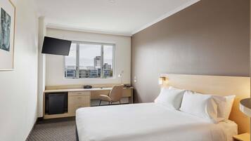 Standard Room, 1 King Bed | In-room safe, desk, laptop workspace, iron/ironing board
