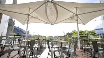 2 Restaurants, Mittagessen, Abendessen, internationale Küche