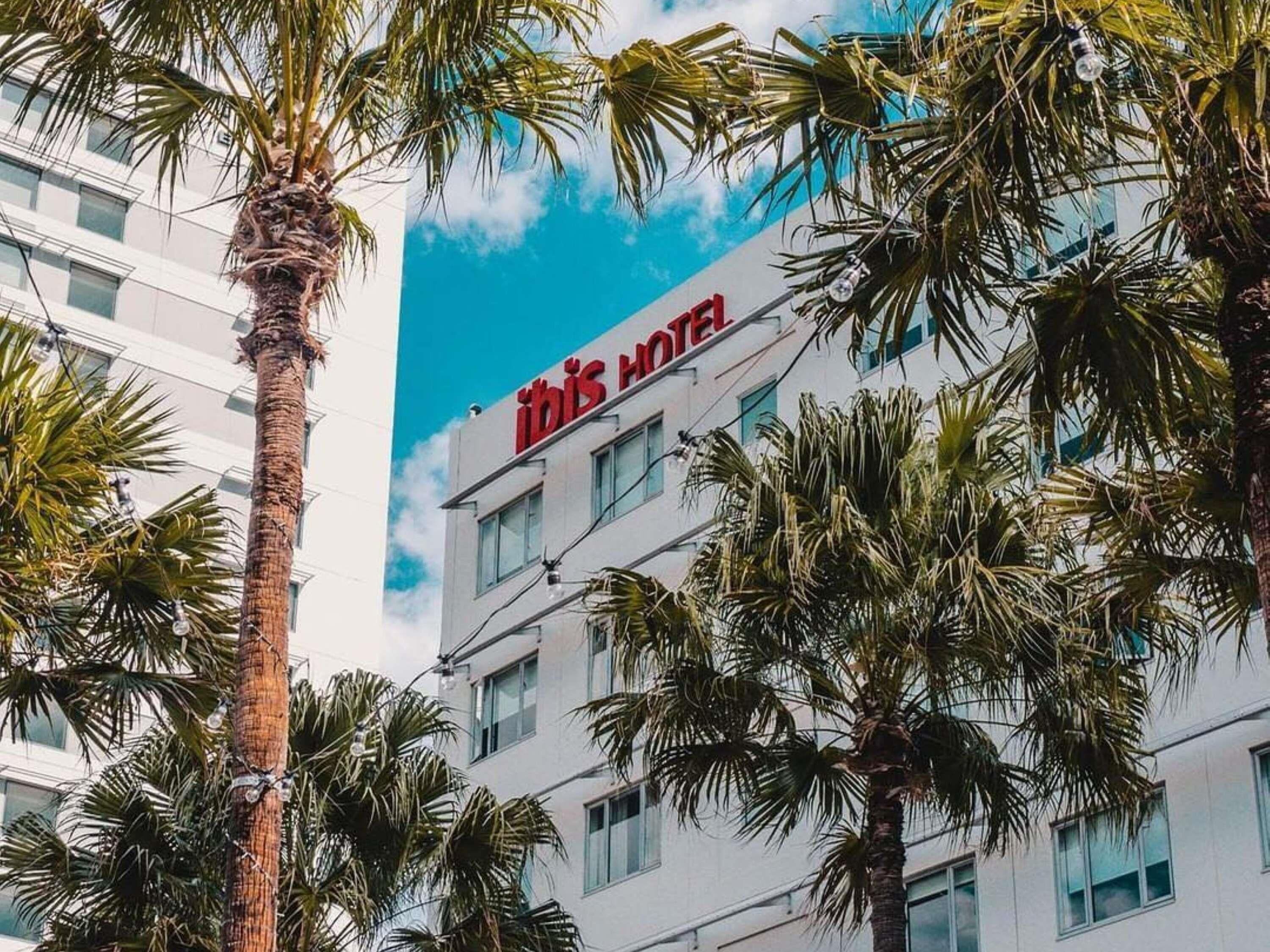 المنشأة من الخارج