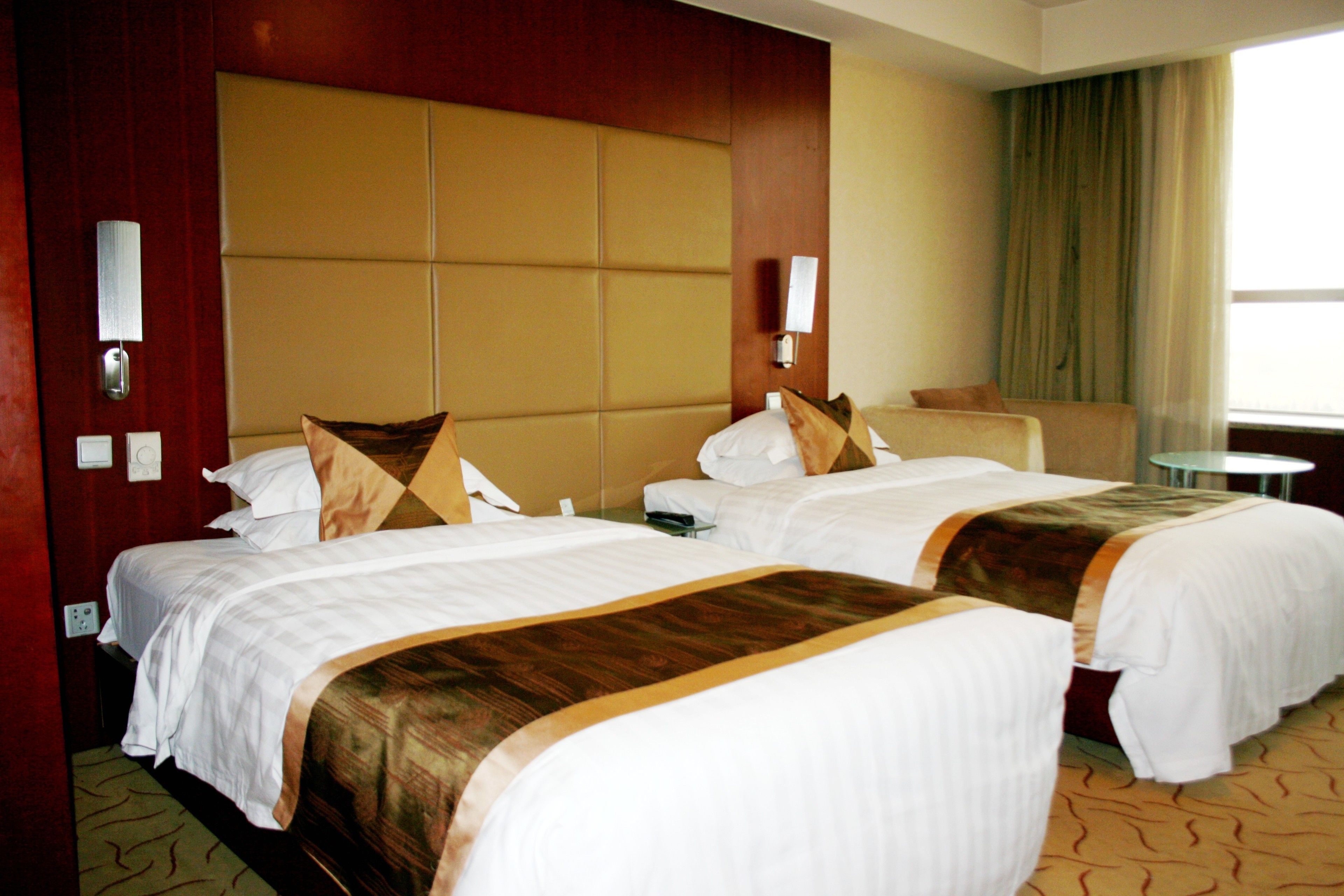 superior twin room | down duvets, minibar, in-room safe, desk