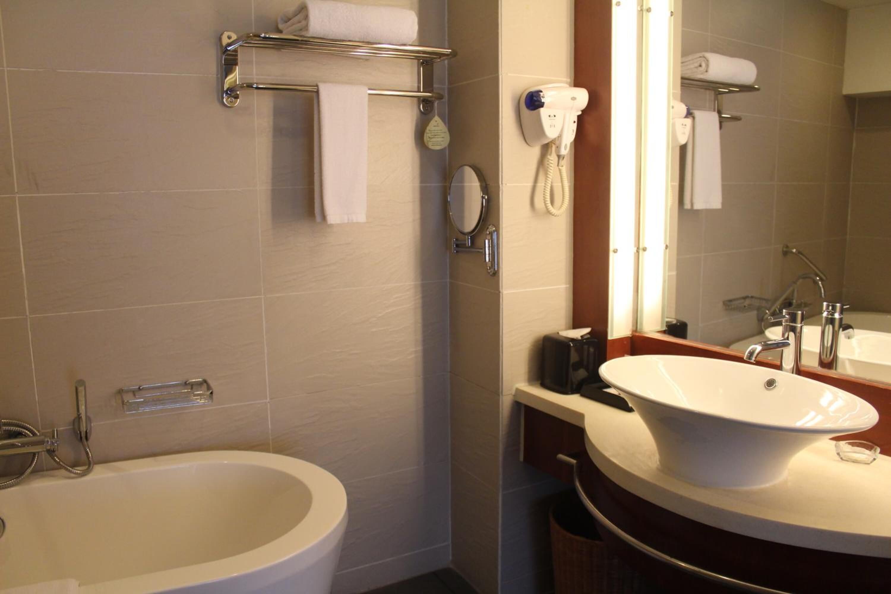 separate bathtub and shower, deep-soaking bathtub, rainfall showerhead