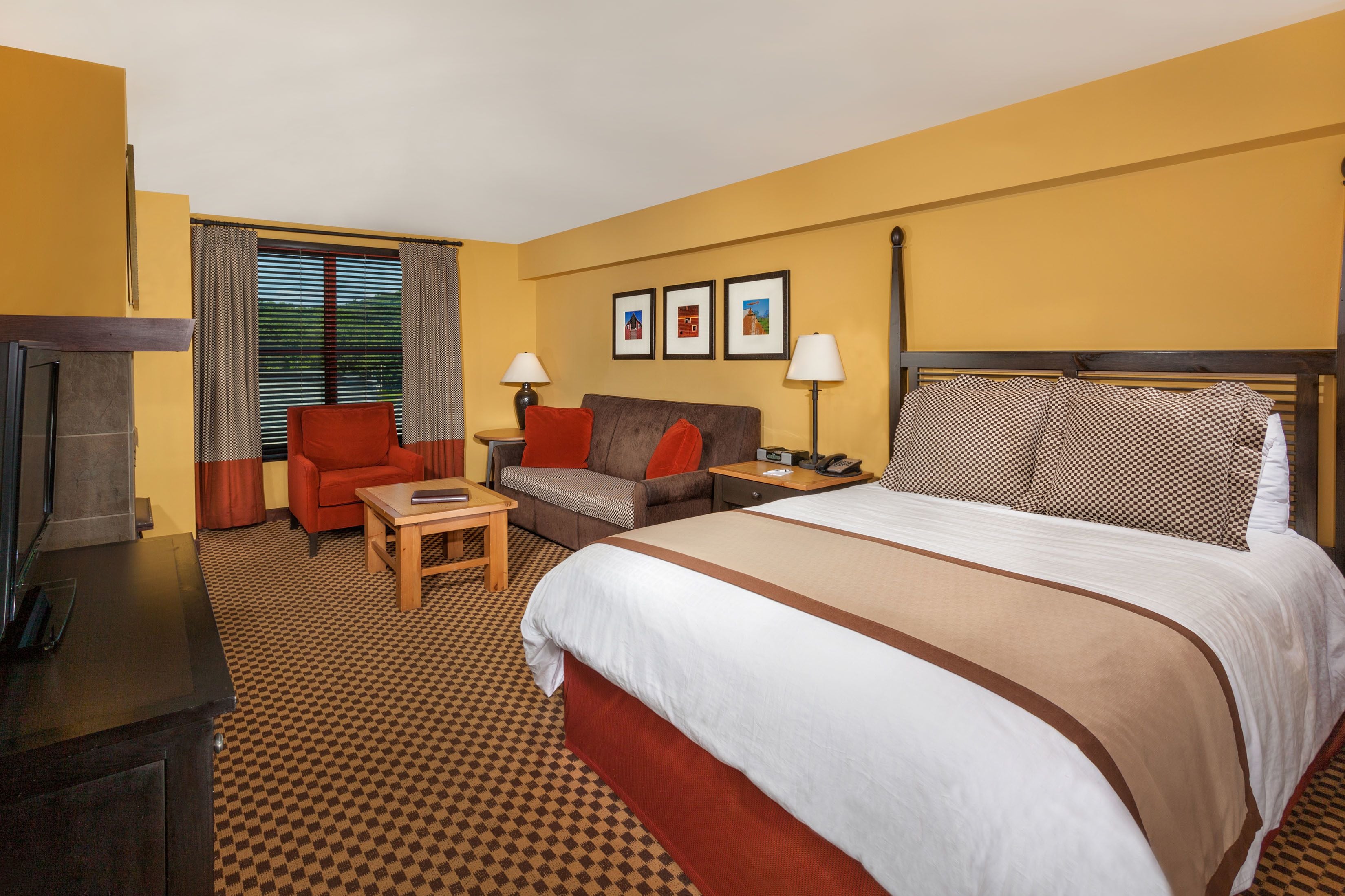 Mountain View King Guestroom | Pillowtop beds, in-room safe, blackout drapes, iron/ironing board