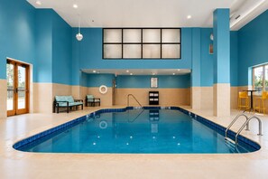 Indoor pool - Holiday Inn Express Hotel & Suites Niagara Falls by IHG (Niagara Falls)
