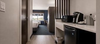 尼加拉瀑布智選假日飯店及套房 IHG 旗下飯店