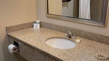 Duschwanne, Haartrockner, HandtĂŒcher