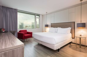 Minibar, in-room safe, desk, soundproofing - NH Collection Medellín Royal (Medellín)