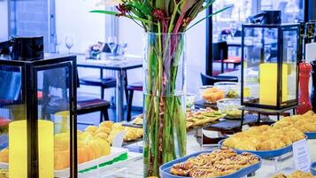 Desayuno buffet todos los días (con cargo)