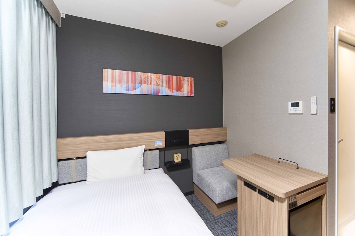 Down duvets, in-room safe, desk, blackout curtains