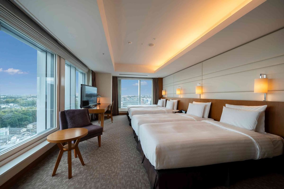 Down duvets, in-room safe, desk, blackout curtains