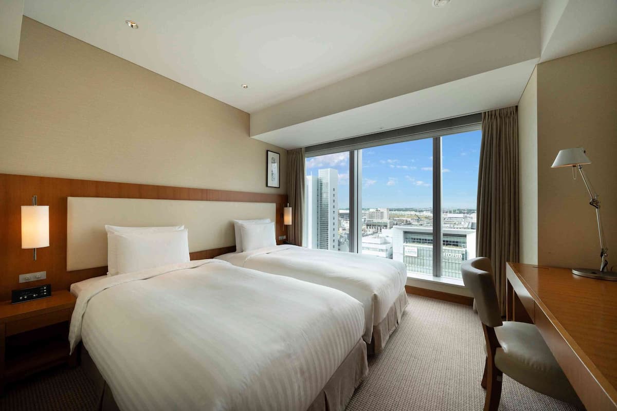 Down duvets, in-room safe, desk, blackout curtains