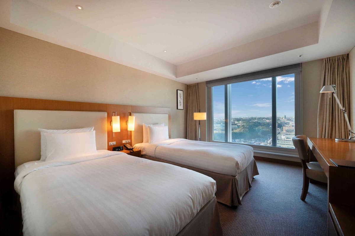 Down duvets, in-room safe, desk, blackout curtains