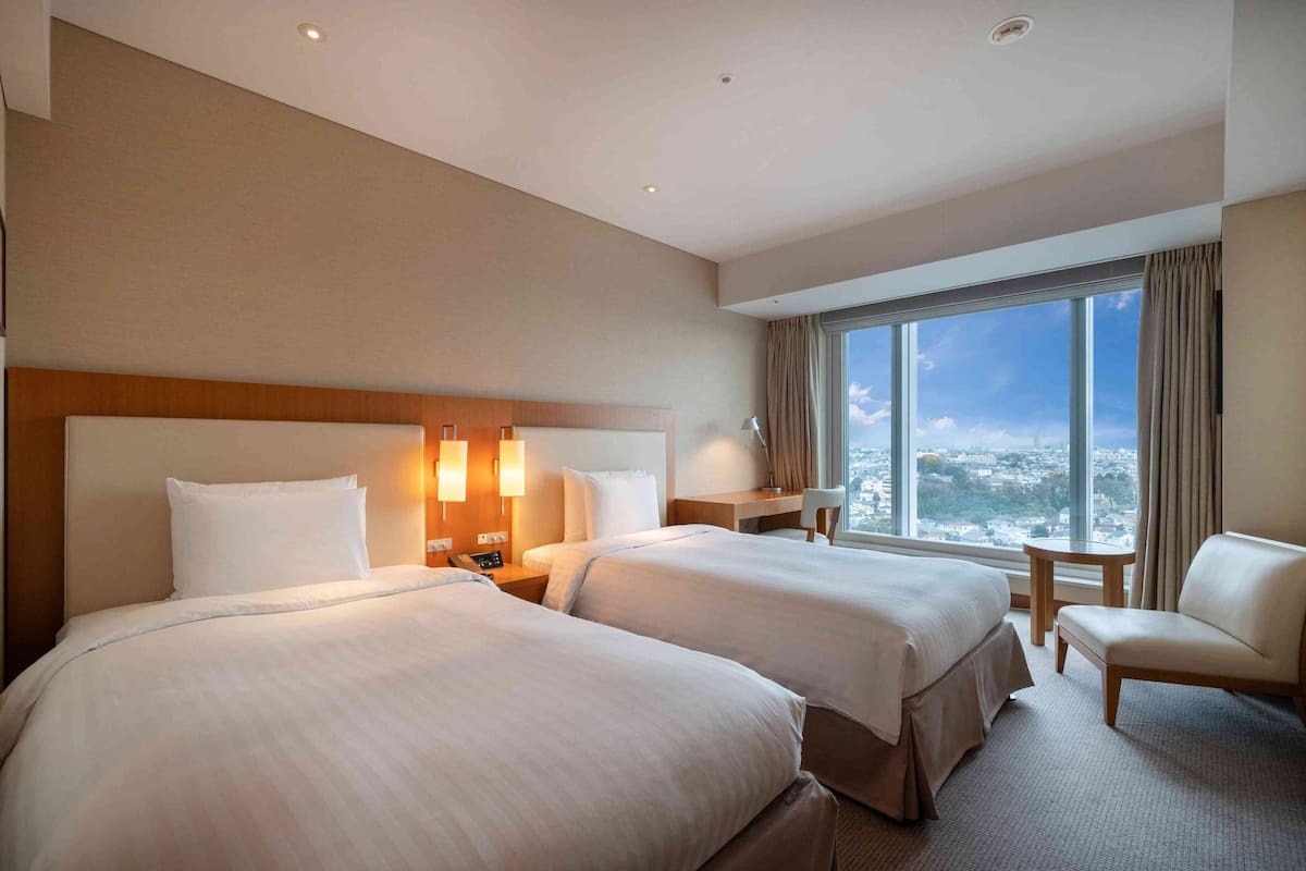 Down duvets, in-room safe, desk, blackout curtains
