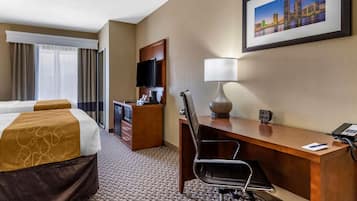 Pillowtop beds, desk, iron/ironing board, free WiFi