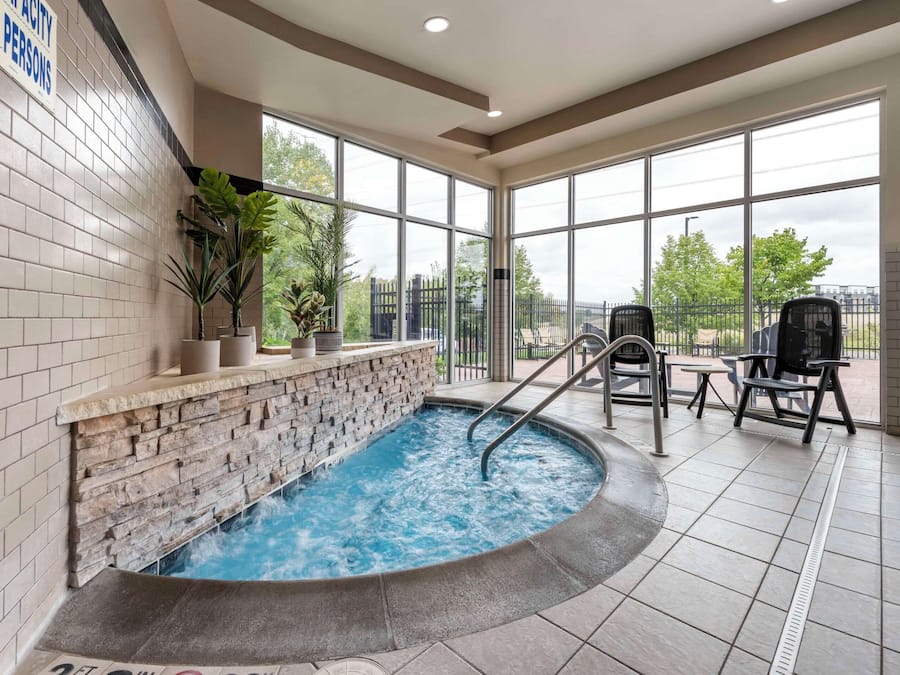 Indoor spa tub