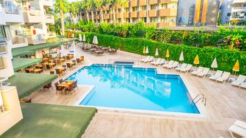 Outdoor pool, sun loungers