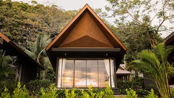Paradise Beachfront Villa | Minibar, coffres-forts dans les chambres, rideaux occultants