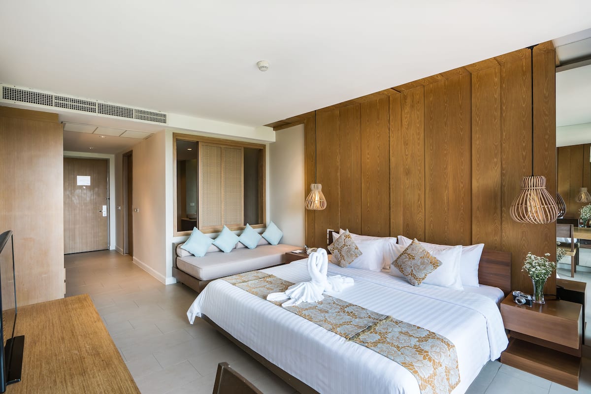 Pool Access Jacuzzi Deluxe - Hillside | Minibar, coffre-fort pour ordinateur portable, rideaux dâobscurcissement