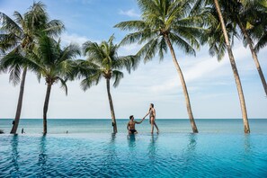 4 outdoor pools, pool umbrellas, sun loungers - KC Grande Resort Koh Chang (Ko Chang)