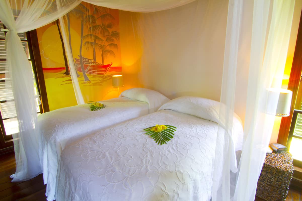 Pillowtop beds, in-room safe, iron/ironing board, free WiFi