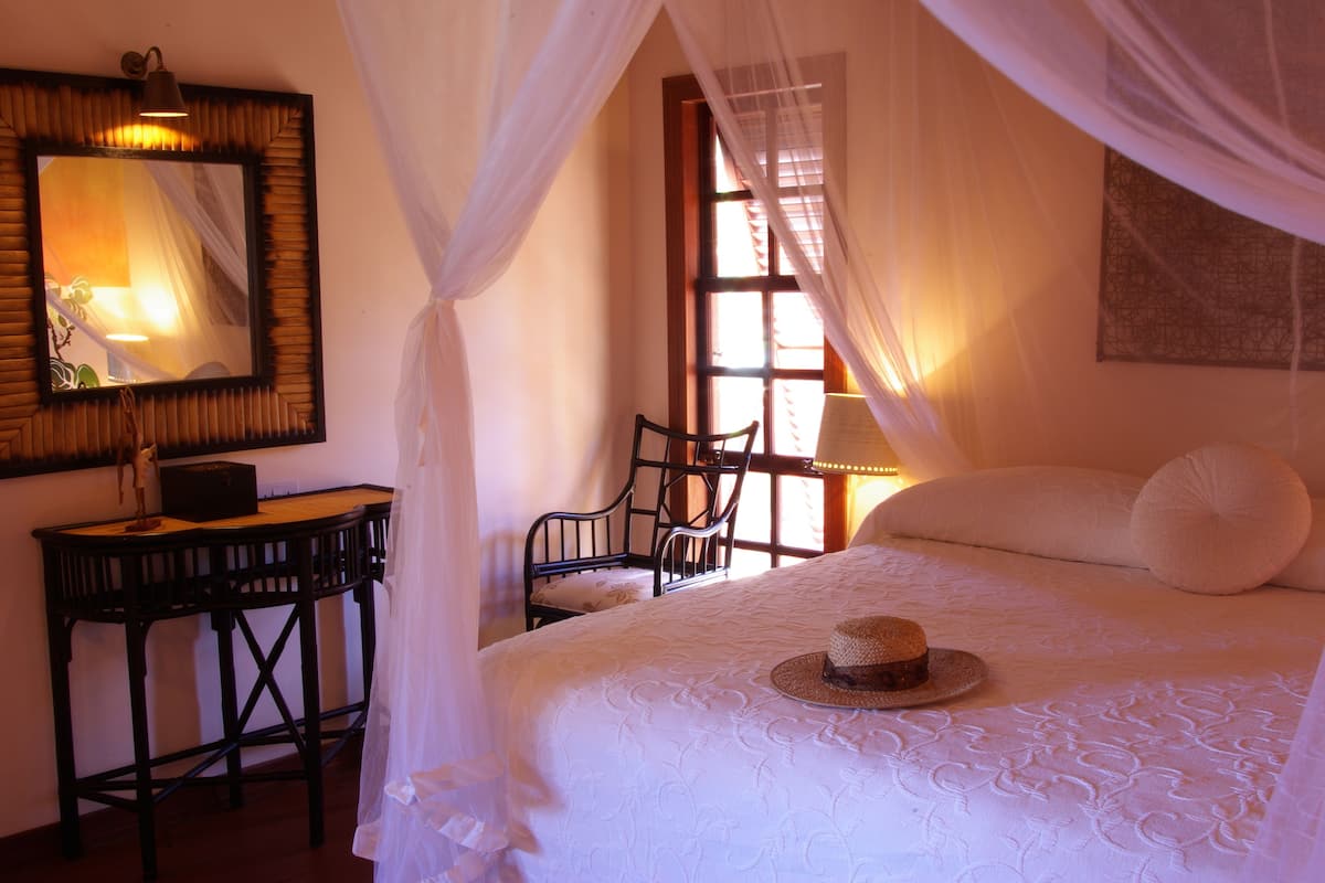 Pillowtop beds, in-room safe, iron/ironing board, free WiFi